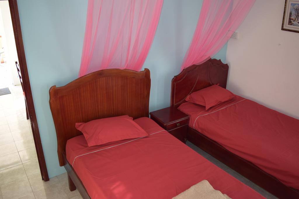 Mauri Holidays 'Budgeted Apartment' La Gaulette Habitación foto